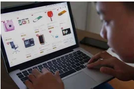 Chợ mạng ngập hàng giả