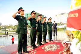 75 năm QĐND Việt Nam: Dâng hương Đài Hữu nghị Việt Nam-Campuchia