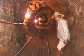 'Săn' phu đào vàng: Bi thảm đời phu vàng