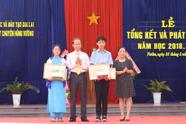 Gia Lai: Trao thưởng cho 4 học sinh đạt giải viết thư quốc tế UPU