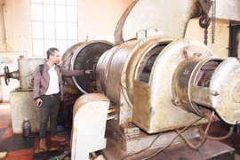 Về nơi khởi nguồn ánh sáng điện