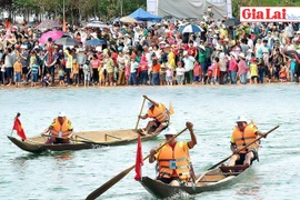 Sôi động Hội đua thuyền Độc mộc trên sông Pô Cô