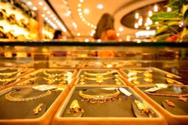 Giá vàng hôm nay 1/5: Cú giảm sau 3 phiên tăng liên tiếp