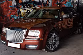 Dân chơi Đắk Lắk chi 200 triệu để biến xe Chrysler thành Rolls-Royce