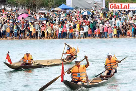 Sôi động Hội đua thuyền Độc mộc trên sông Pô Cô