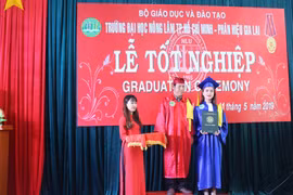 ĐH Nông Lâm TPHCM trao bằng tốt nghiệp cho 50 SV