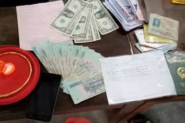 Cặp vợ chồng nghèo trả lại hơn 100 triệu đồng nhặt được