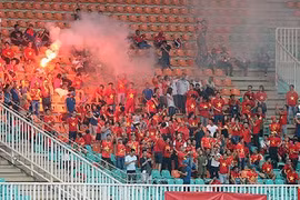 Tiền phạt lại chảy về túi VFF, pháo vẫn cháy