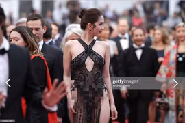 Làm gì được Ngọc Trinh mới là vấn đề