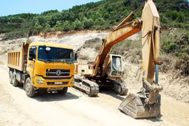 Phản đối"đất tặc"trên núi Mò O, một người phụ nữ ngất xỉu rồi tử vong