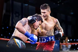 Trương Đình Hoàng hạ knock-out tay đấm người Thái