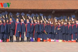 "Xuất khẩu" cử nhân thất nghiệp - chuyện bi hài