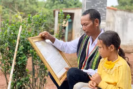 Nghệ nhân ưu tú Rơ Mah Kim: Đau đáu với sử thi