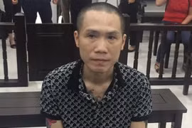 Cho rằng bị "cắm sừng", dùng xe máy đâm vợ tử vong