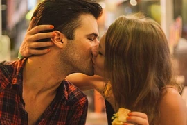 Phát hiện 1 căn bệnh tình dục lây nhiễm cả khi không "quan hệ"