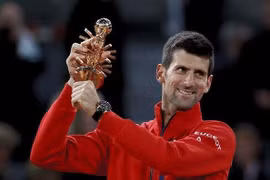 Vô địch Madrid Open, Djokovic cân bằng kỷ lục của Nadal