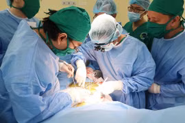 Em trai hiến thận cứu sống chị gái