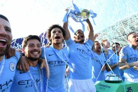 Vừa vô địch Premier League, Man City dính án cấm chơi ở Champions League