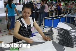 Vợ sinh con, chồng được nhận trợ cấp thai sản