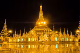 Ngôi chùa dát gần trăm tấn vàng, hàng ngàn viên kim cương và hồng ngọc