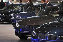 Thuế về 0%, ôtô giảm giá, dân Việt bỏ xe cỏ lên đời xe sang