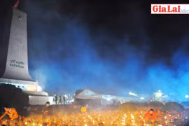 Tuổi trẻ Gia Lai thắp nến tri ân các anh hùng liệt sĩ