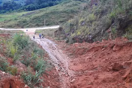 Kon Tum: Vừa khắc phục hơn 200 triệu đồng, đường lại sạt lở