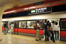 Trải nghiệm tàu điện ngầm ở Singapore
