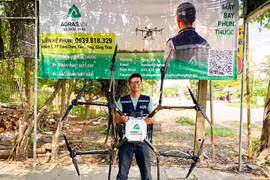 Máy bay phun thuốc trừ sâu: Khỏe người, hiệu quả thấy rõ