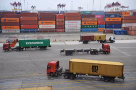 Tăng trưởng kinh tế Trung Quốc chạm đáy gần 30 năm