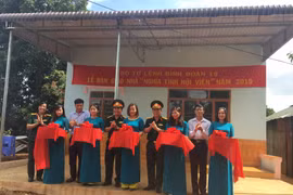 Công ty 74: Trao nhà, hỗ trợ lương thực cho bà con vùng biên giới