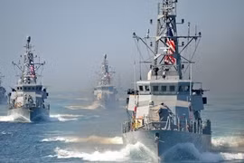 Tàu chiến Mỹ đã bắn hạ máy bay không người lái của Iran