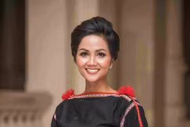 H'Hen Niê kể câu chuyện buồn của gia đình ,đọc xong ai cũng xúc động