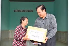 Trao nhà tình nghĩa cho nạn nhân chất độc da cam huyện Đức Cơ