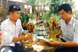 Hai chàng trai vàng của đặc sản xứ Nẫu