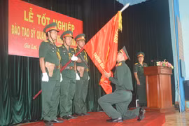 Trao quân hàm sĩ quan dự bị cho 50 học viên