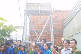 Đak Đoa:Tặng quà cho gia đình chính sách nhân Ngày Thương binh-Liệt sỹ 27-7