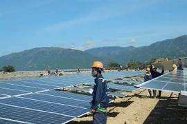 Điện mặt trời, điện gió: Bí đầu ra, vì sao?