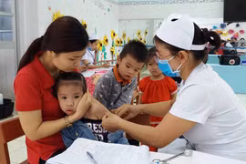 Chiến dịch tiêm bổ sung vắcxin sởi-rubella cho trẻ:Tiến tới loại trừ bệnh sởi