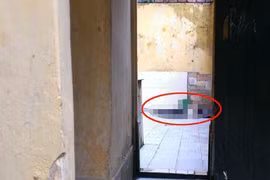 Người đàn ông chết bất thường trong nhà tắm, thi thể đang phân hủy