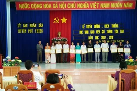 Phú Thiện: Tuyên dương, khen thưởng học sinh, giáo viên đạt thành tích cao