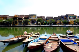 Hội An rực rỡ sắc hoa vào mùa hè