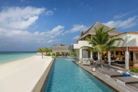 Đến Maldives ngồi tàu ngầm ngắm san hô