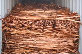 Xuất khẩu đồng phế liệu núp bóng cao su tự nhiên