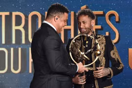 Neymar phá vỡ bầu im lặng về vụ chuyển nhượng sang MU