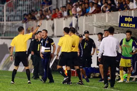Vụ việc trên sân Pleiku: Đáng bị trừng phạt nghiêm khắc