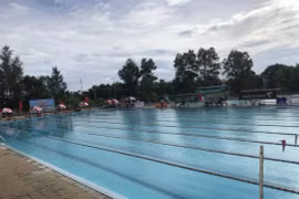 Một học sinh lớp 1 đuối nước ở bể bơi