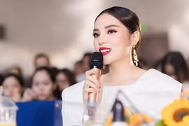 Kỳ Duyên ngồi ghế 'nóng' cuộc thi hoa khôi sinh viên