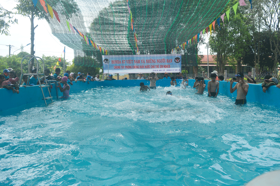 Hồ bơi thông minh phục vụ trẻ mồ côi