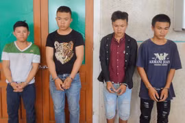 Nhóm 9X vác kiếm chặn ôtô 'xin' tiền dọc quốc lộ